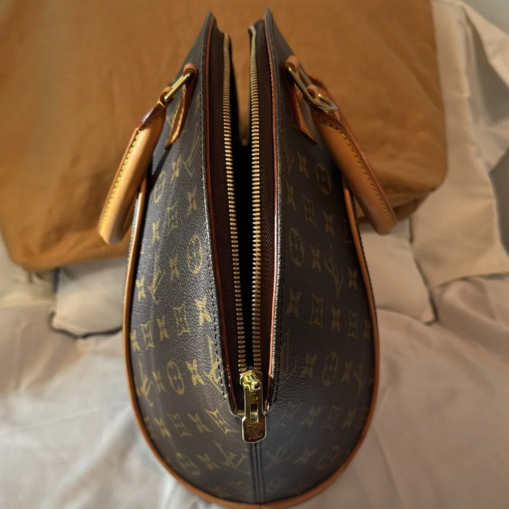 Louis Vuitton Ellipse GM Bag with original key